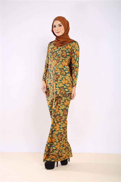 Bahannya sangat nyaman, adem alias tidak akan membuat gerah pemakainya. Trend Kebaya Wanita Popular 2018! | MyBaju Blog