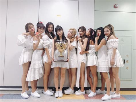 Twice Take Their First Win For Dance The Night Away On Show Champion