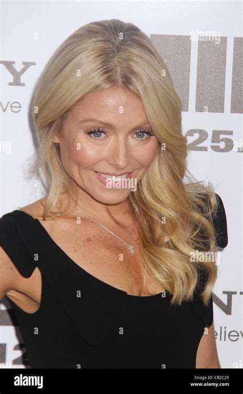 Kelly Ripa Headshot Hi Res Stock Photography And Images Alamy