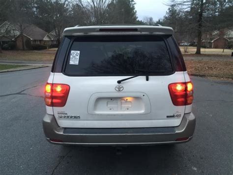 SUPER CLEAN 2001 TOYOTA SEQUOIA SR5 3RD ROW PRICED TO MOVE