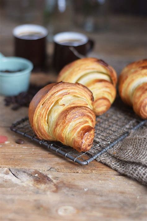 Mit diesem croissant rezept könnt ihr gleich einen vorrat produzieren und diesen einfrieren. Croissants | Rezepte, Croissants und Lebensmittel essen