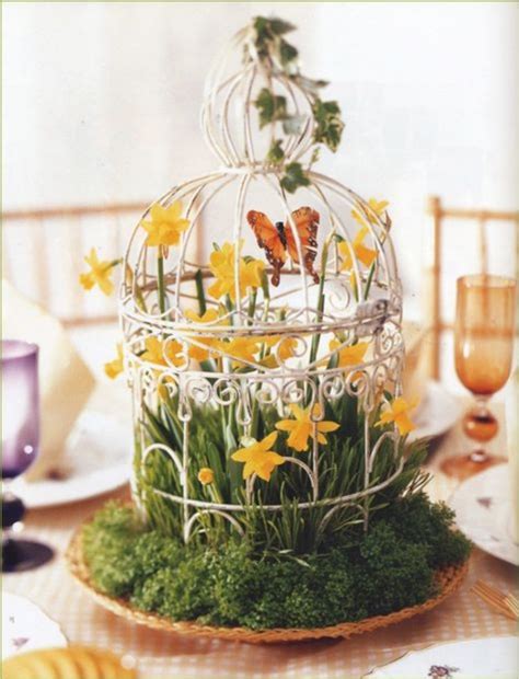 Love, love, love you bird nests and creative homes! Give Your Home A Chic Decor By Reusing Your Old Bird Cage ...