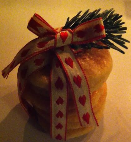 These cookies are in danish known as vaniljekranse and is traditional served during the christmas period. Jødekager / "Jødekager" - Traditional Danish Christmas Cookies | Jul småkager, Småkager ...