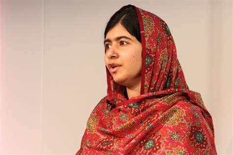 Learn how malala began her fight for girls — from an education activist in pakistan to the youngest nobel peace prize laureate — and how she continues her campaign through malala fund. STORIE IN ROSA: Malala Yousafzai, il più giovane Premio ...