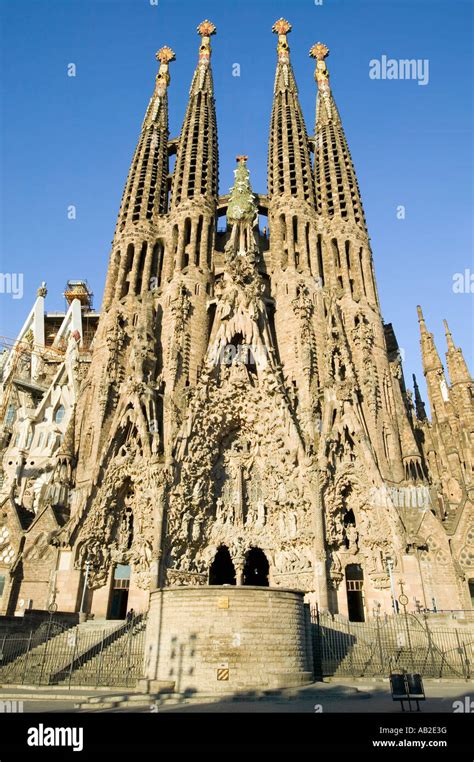 Antoni Gaudí La Sagrada Familia O El Templo Expiatori De La Sagrada
