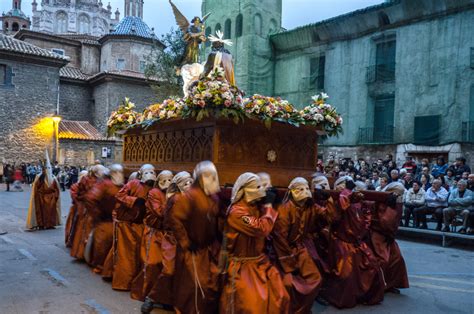 Se conoce como semana (del latín tardío septimāna, y este del latín septem, 'siete') al ciclo compuesto por siete jornadas seguidas; What happens in Semana Santa in Spain | Travel Blog ...
