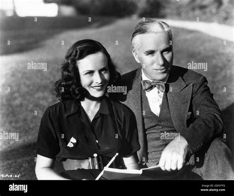 charlie chaplin y su esposa de 3rd paulette goddard en casa en beverly hills alrededor de 1936