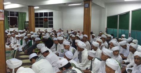 Islam diperkenalkan oleh para pedagang yang datang dari arab, cina dan yang merupakan agama: Cabaran gerakan Islam di Malaysia | roketkini.com