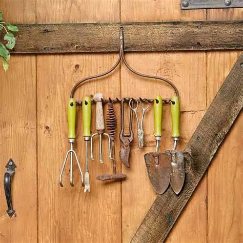 Garden Tool Racks You Can Easily Make Gardens