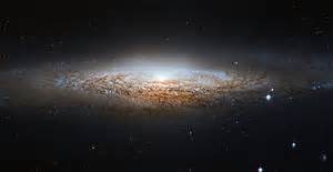 Meet ngc 2608, a barred spiral galaxy about 93 million light years away, in the constellation cancer. NGC 2608-北城百科网