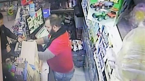 Σύμφωνα με τη νέα ρύθμιση, ο υπουργός υγείας εξουσιοδοτείται όχι μόνο για την εξειδίκευση μέτρων αλλά και για την επέκταση των κατηγοριών στις οποίες δύναται να επιβληθεί ο υποχρεωτικός. ΔΕΙΤΕ ΤΟ ΒΙΝΤΕΟ ΑΠΟ ΤΗΝ ΕΝΟΠΛΗ ΛΗΣΤΕΙΑ ΣΕ ΨΙΛΙΚΑΤΖΙΔΙΚΟ ...