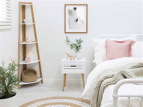 10 Bedroom Corner Shelf Ideas