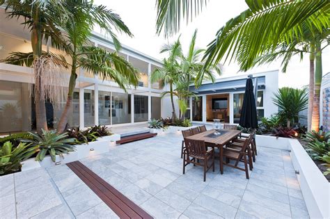Stunning Sunken Courtyard Design For Coastal Oasis Courtyard Design