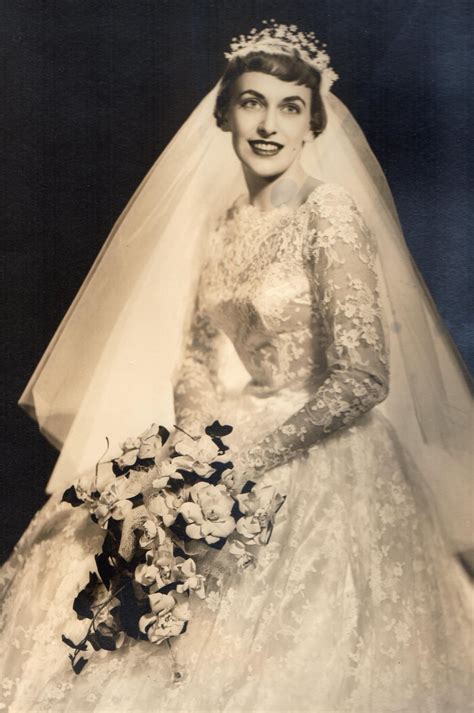 1950s Bride Chic Vintage Brides Vintage Wedding Photos Wedding Gowns Vintage Vintage Gowns