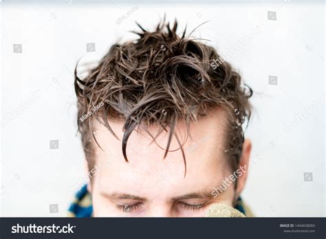 22 541件のWet hair manの画像写真素材ベクター画像 Shutterstock