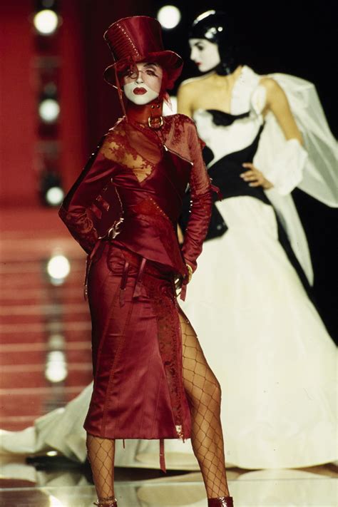 christian dior fall 2000 couture collection vogue fashion couture fashion fashion show