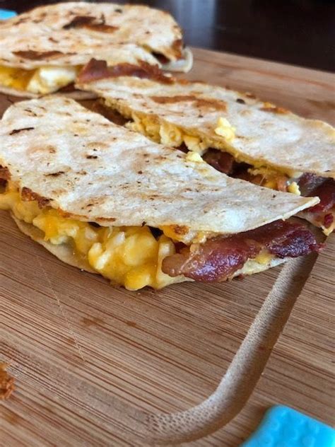 Bacon Egg And Cheese Breakfast Quesadilla In 2022 Quesadilla