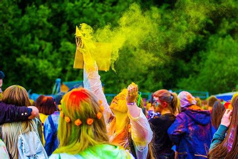 Some Best Holi Party Places In Delhi Or Ncr Holi Pool Party Places In