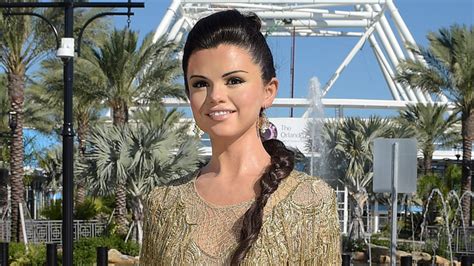 Selena Gomez Wax Figure Introduced By Madame Tussauds Orlando Sentinel