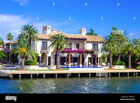 Luxury mansion in exclusive part of Fort Lauderdale Stock Photo - Alamy