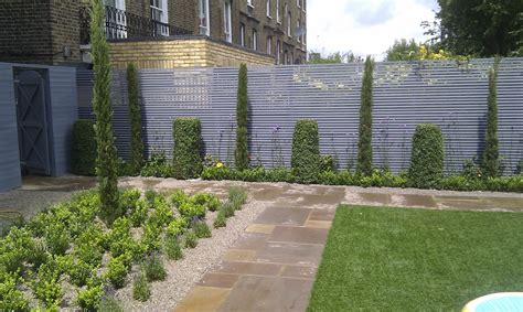 Fast growing privacy plants, hedges for privacy, privacy bushes, privacy plant fence, potted plants, backyard privacy plants, low maintenance plants, privacy plants for deck, year round privacy plants, privacy plants for balcony, tall privacy plants, privacy plants for patio. low maintenance courtyard garden design designer planting ...