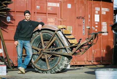 Place yourself in the driver's seat of the car of your dreams. 8 Good Reasons We Can't Ignore The Monowheel