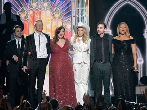 Grammys 2014 Hosts Mass Wedding During Macklemore And Ryan Lewis Same Love Performance Featuring