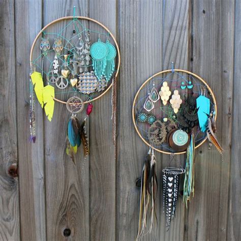 20 Ways To Repurpose An Embroidery Hoop Diy Jewelry Holder Diy