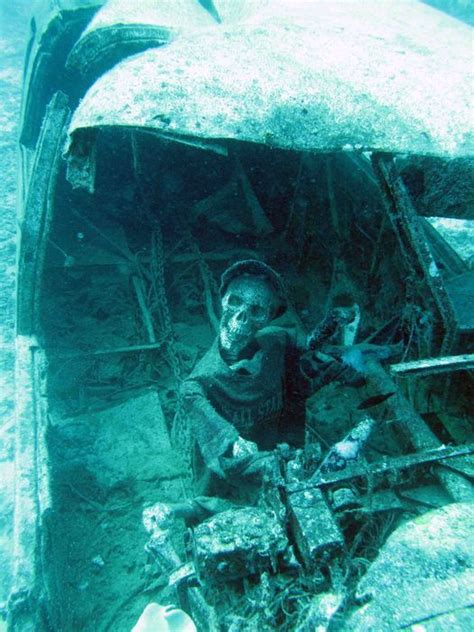 Planewreckaliminiumremains Underwater Photos Underwater