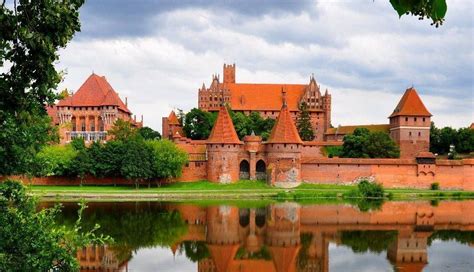 Malbork Castle Palais Du Potala Cool Places To Visit Places To Travel
