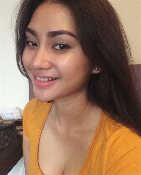 Foto Selfie Gadis Cantik Indonesian Beauty