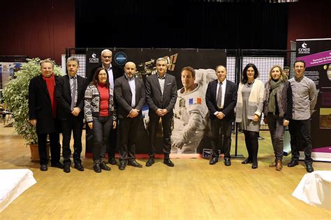 Propulsé au rang de star nationale depuis son voyage à bord de l'iss, thomas pesquet reprendra très bientôt le chemin vers les étoiles pour une nouvelle mission similaire à la précédente. Liaison avec l'astronaute français : Thomas Pesquet ...