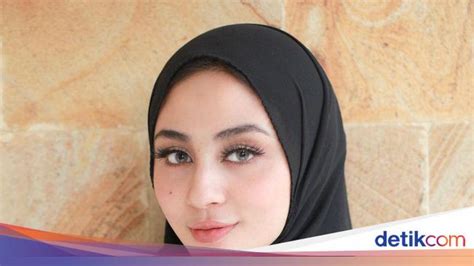 9 Kecantikan Istri Alie Syakieb Pakai Hijab Diminta Netizen Jangan Lepas