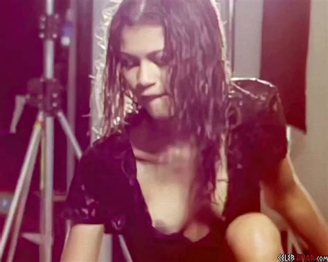 Zendaya Nipple Slip Behind The Scenes Of A Photo Shoot Celebrity Sex Tape