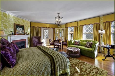 Look Inside John Travoltas Mansion In Maine Which Hes Selling For 5