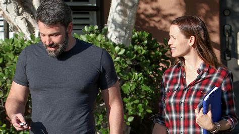 Affleck accomplished the proper frame with help from longtime trainer walter norton jr., of the institute of performance and fitness, who he began training. Jennifer Garner und Ben Affleck beim Weihnachtsbaum ...