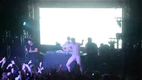 Guy Dancing Naked On Stage ThisVid Com
