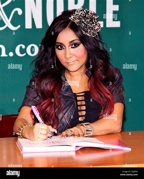 nicole snooki polizzi at in store appearance for nicole snooki polizzi confessions of a
