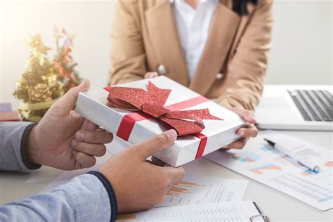 A Guide to Holiday Gift Giving & Receiving in the Healthcare Industry ...