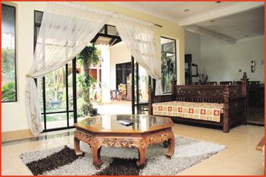 Marlin pintu aluminium *desain simple elegan, aluminium dan kaca motif *ukuran standar 70x200 *sudah lengkap, tinggal pasang (termasuk kusen, engsel, handle) harga termurah di surabaya!! CT: DALAM RUMAH ADA TAMAN