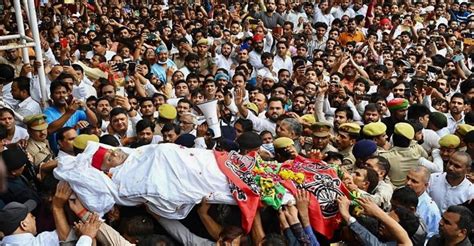 End Of An Era Mulayam Singh Yadav Cremated In Native Village Saifai