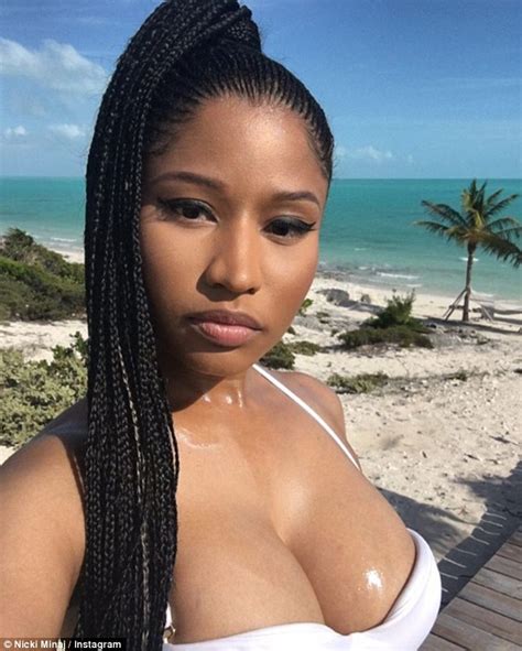 Nicki Minaj Displays Ample Cleavage In Sexy Instagram Post Daily Mail