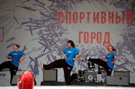 Друзья, представляем вашему вниманию красивые и прикольные анимационные открытки (гифки) с днём молодежи. День молодежи в Москве на Поклонной горе (26 фото)