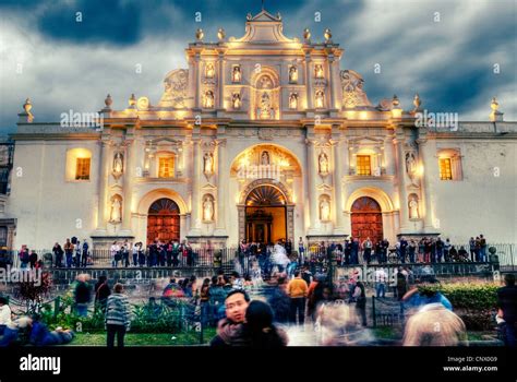 la antigua guatemala la catedral de santiago en el día de año nuevo fotografía de stock alamy