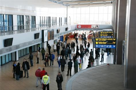 Bucharest henri coandă international airport (romanian: Probleme tehnice la Aeroportul Otopeni. Întârzieri de până ...