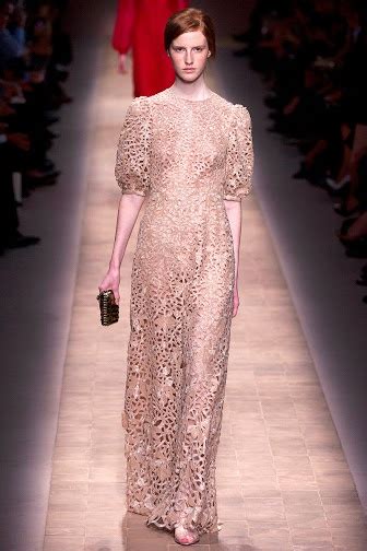 Seksi zarif ve şık elbise modelleriyle tanınan dünyaca ünlü italyan modaevi Valentino
