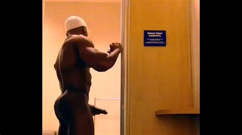 Xxl Hung Black Muscle Dude Naked And Jerking Off In Office