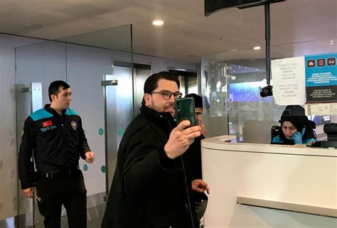 Coronaviruset i sverige, flykten till europa och ledare kolumnister. Kijk mij eens folderen in Turkije, twittert ...