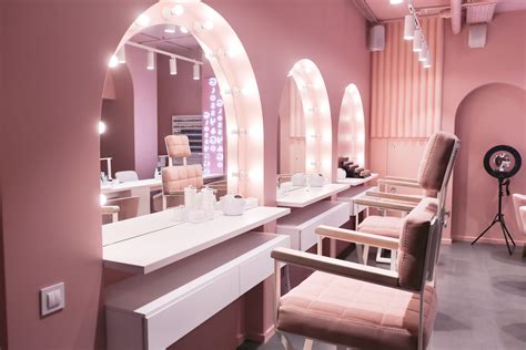 Hair/beauty salons in popular cities. In Moscow has opened a new beauty salon Glossy&Go ...