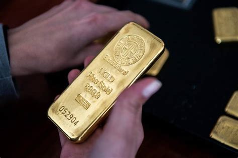 Convert gold price per kilo to 2,5,10,25,50,100 kilograms with latest price of gold. How Much Is A Kilogram Of Gold Worth - How Many Queens Are In A Deck Of Cards